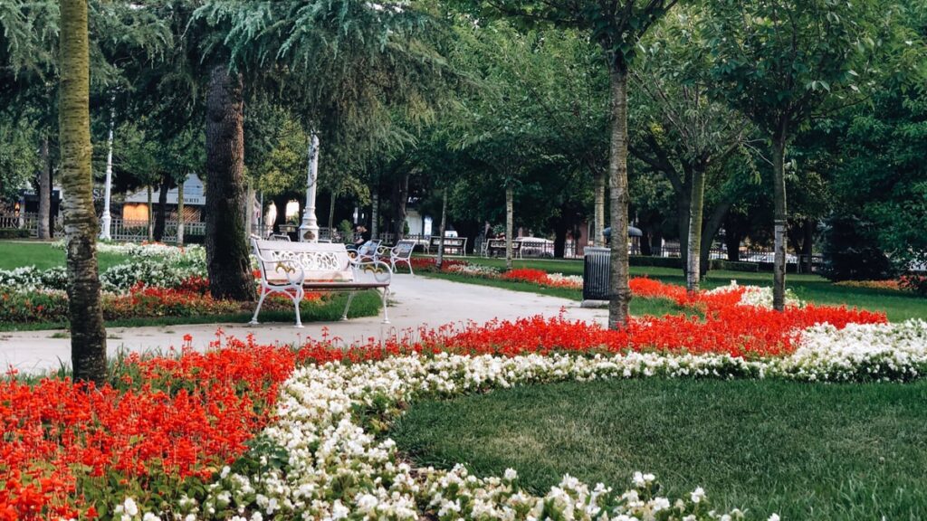 Keindahan Taman Bunga Goztepe Gul Bahcesi di İzmir, Turki